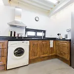 Sio Hostel L-Suite