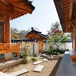 Iriru Luxury Hanok Stay - Eunpyung Hanok Village