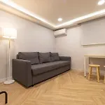 Woody Two Bedroom In Hongdae