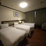 Insadong Crown Hotel