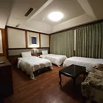 Insadong Crown Hotel