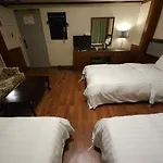 Insadong Crown Hotel