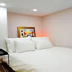 홍대입구, 신촌 중심부 씨티뷰하우스,Fully Furnished
