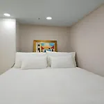 홍대입구, 신촌 중심부 씨티뷰하우스,Fully Furnished