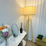 Stay Green, 7 Minutes Walk From Hongdae Entrance Station And Shinchon Station, Spacious Separate Studio