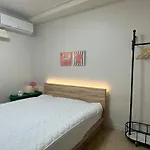 Stay Green, 7 Minutes Walk From Hongdae Entrance Station And Shinchon Station, Spacious Separate Studio