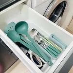 Stay Green, 7 Minutes Walk From Hongdae Entrance Station And Shinchon Station, Spacious Separate Studio