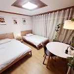 Comfort House 2 Bed Room Hwagok Station 4Minutes Gimpo Airport 10 Minutes