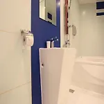 Crossing Hotel