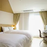 Hotel Khan