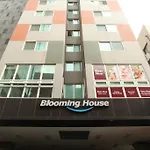 Blooming House Residence