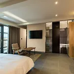 E-Hotel