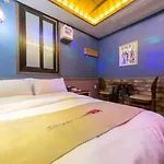 Komodo Hotel