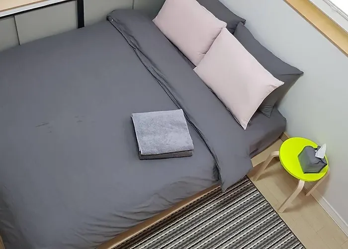 3R+2Baths/ Ewha / Sogang / Near Shinchon & Hongdae