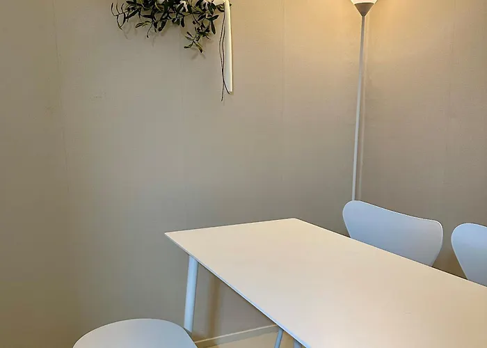 Cozy Dining Cinema Stay