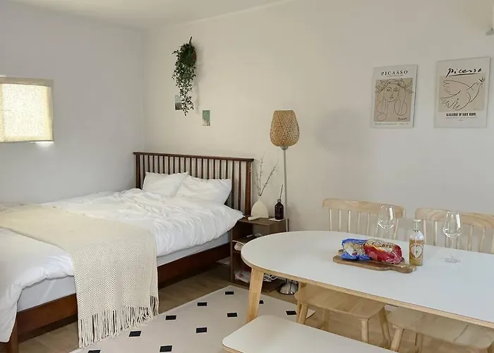 #Yudarly Stay #Hongdaesinchon5Min #3Rooms #3Beds