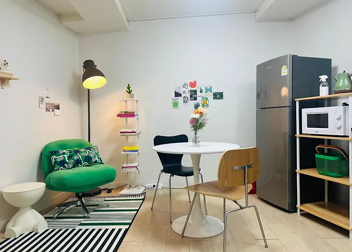Stay Green, 7 Minutes Walk From Hongdae Entrance Station And Shinchon Station, Spacious Separate Studio