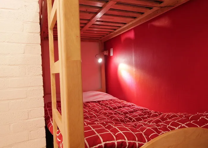 B My Guesthouse - Hostel