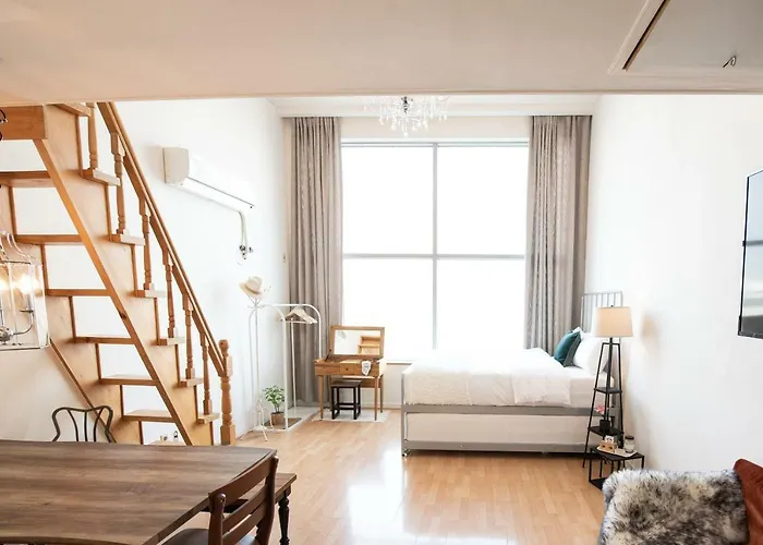 Yolo House In Hongdae