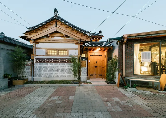 Adam Hanok