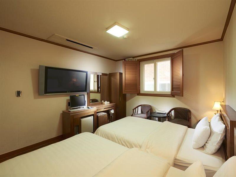 Noble Hotel