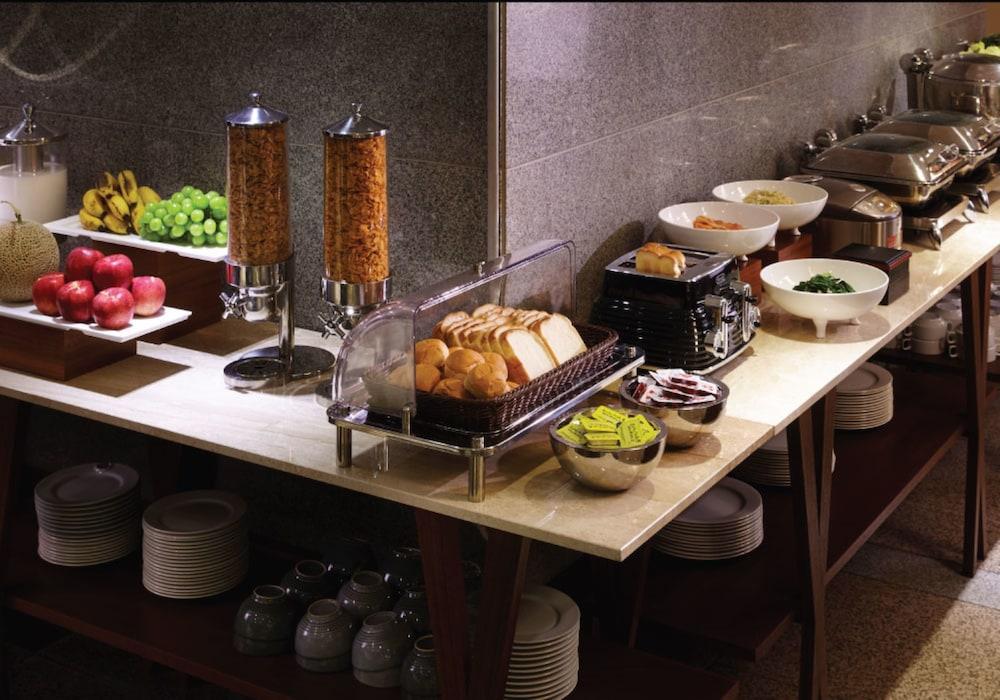 Hotel Oriens & Residences Myeongdong 3*