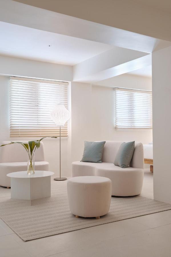 Apartment White Linen House