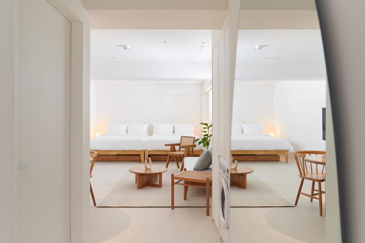 White Linen House Apartment *