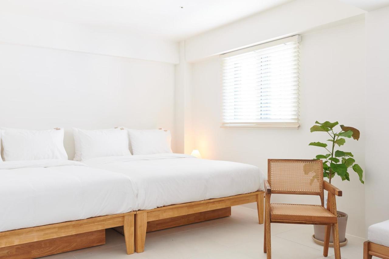 White Linen House Apartment *