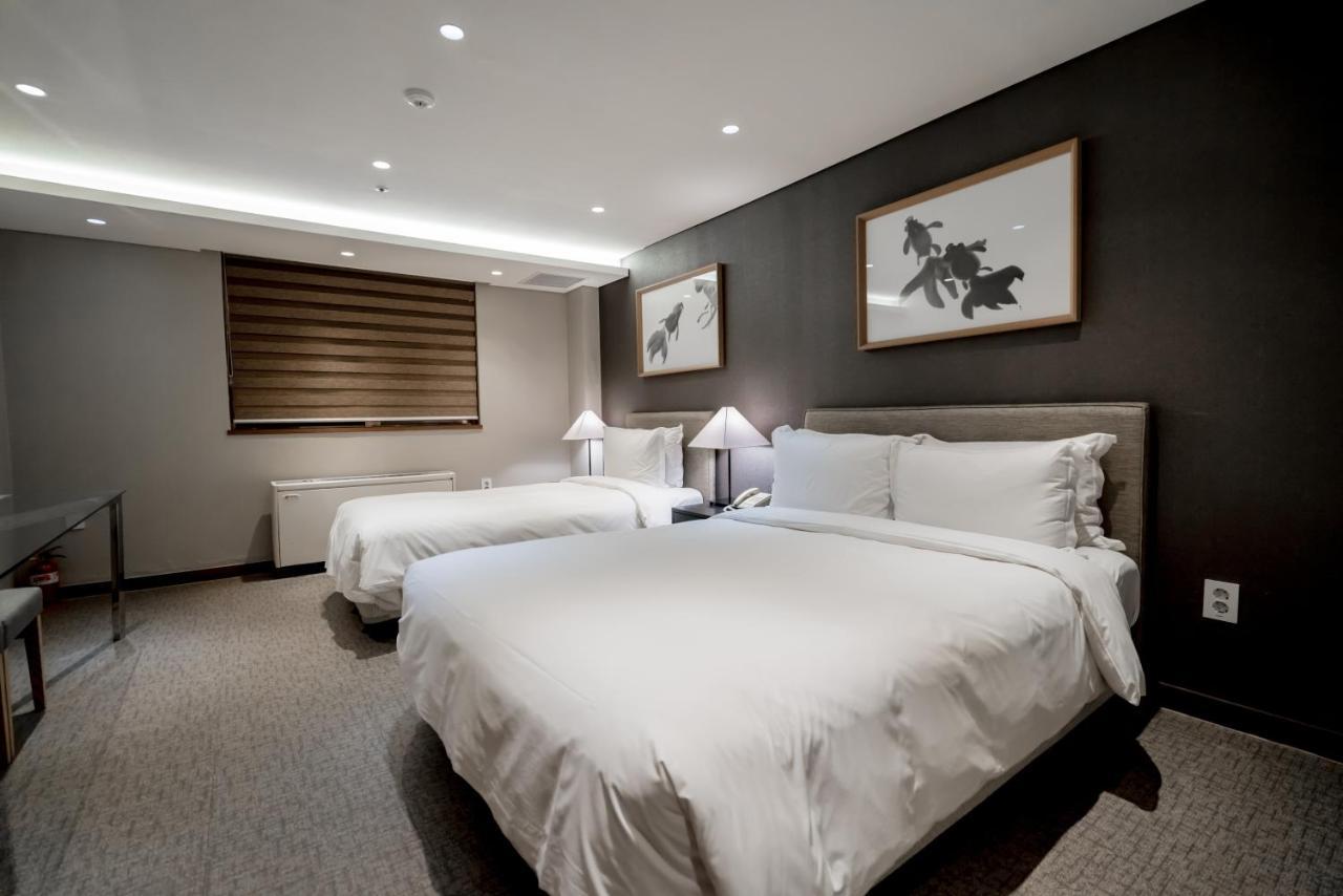 Hotel Oriens & Residences Myeongdong 3*