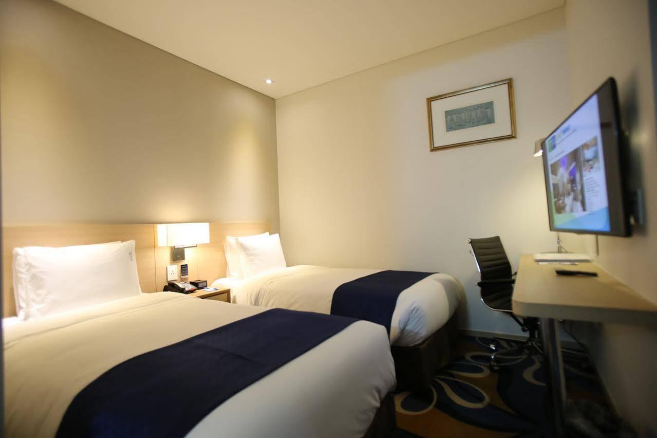 Hotel Travelodge Myeongdong Euljiro 4*