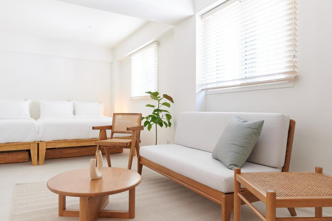 Apartment White Linen House *