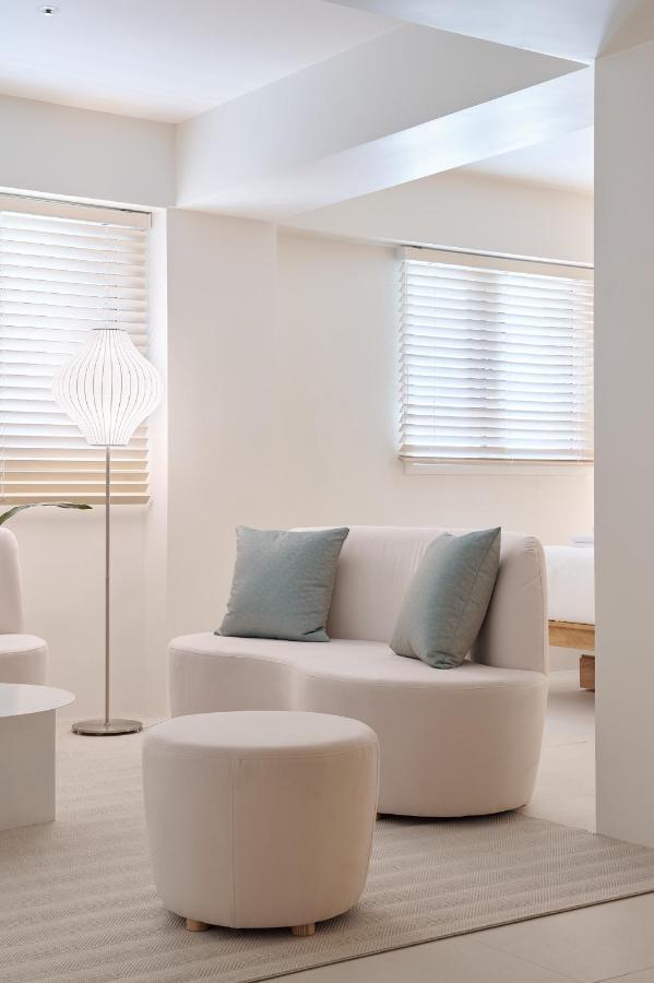Apartment White Linen House *