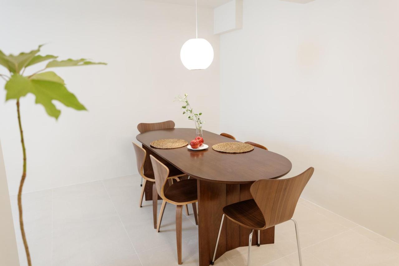 Apartment White Linen House