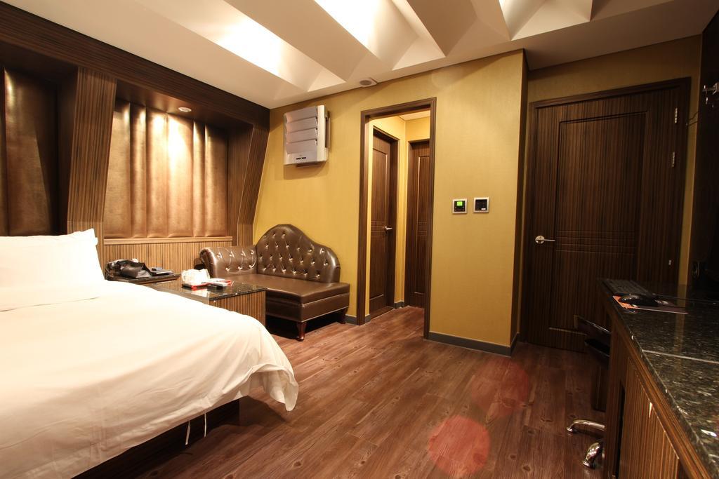 Motel Gangnam Chocolate