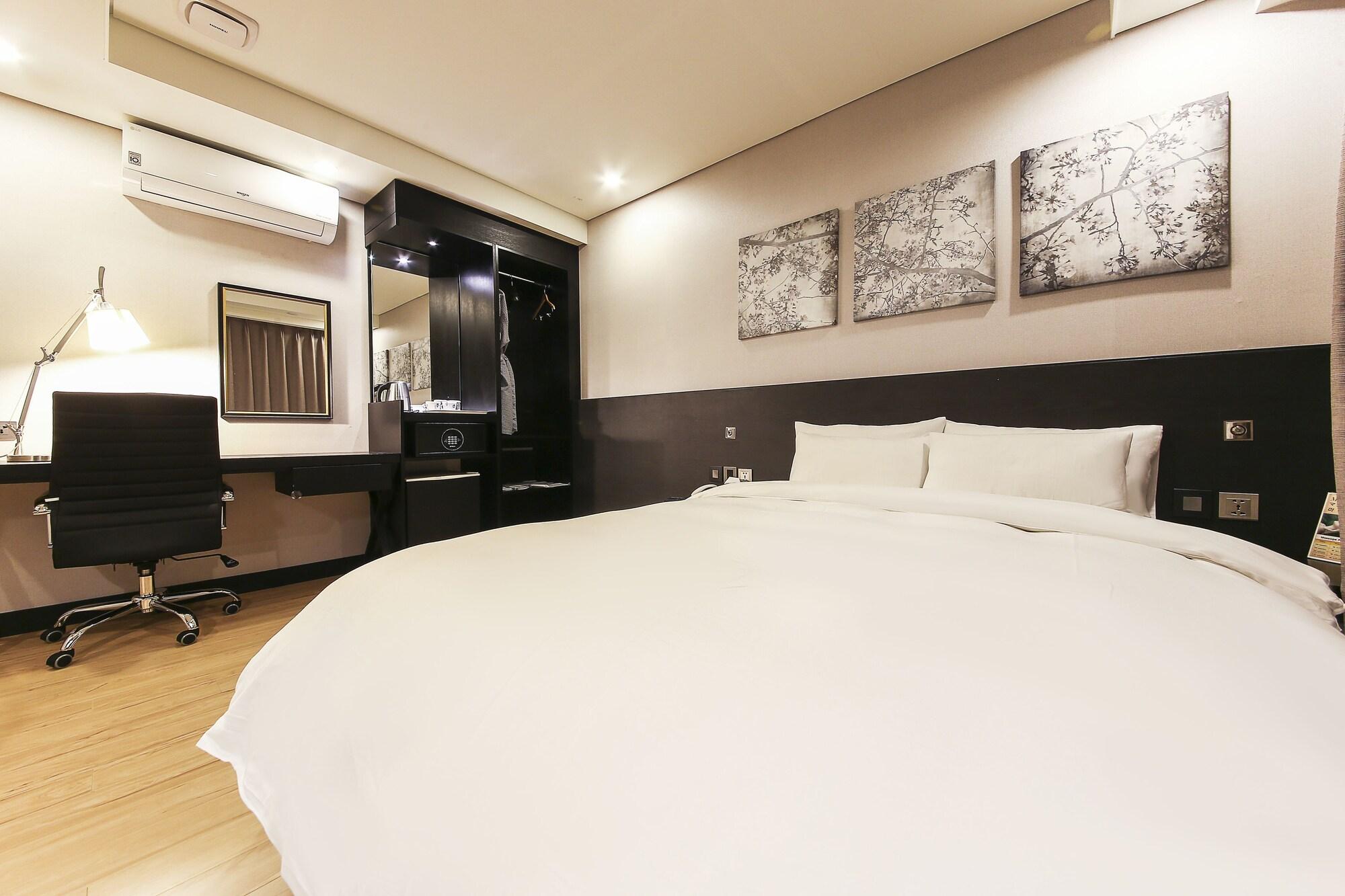 Kobos Hotel 2*