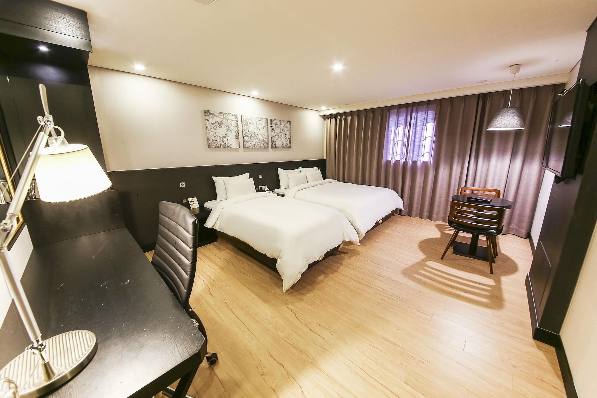 Kobos Hotel