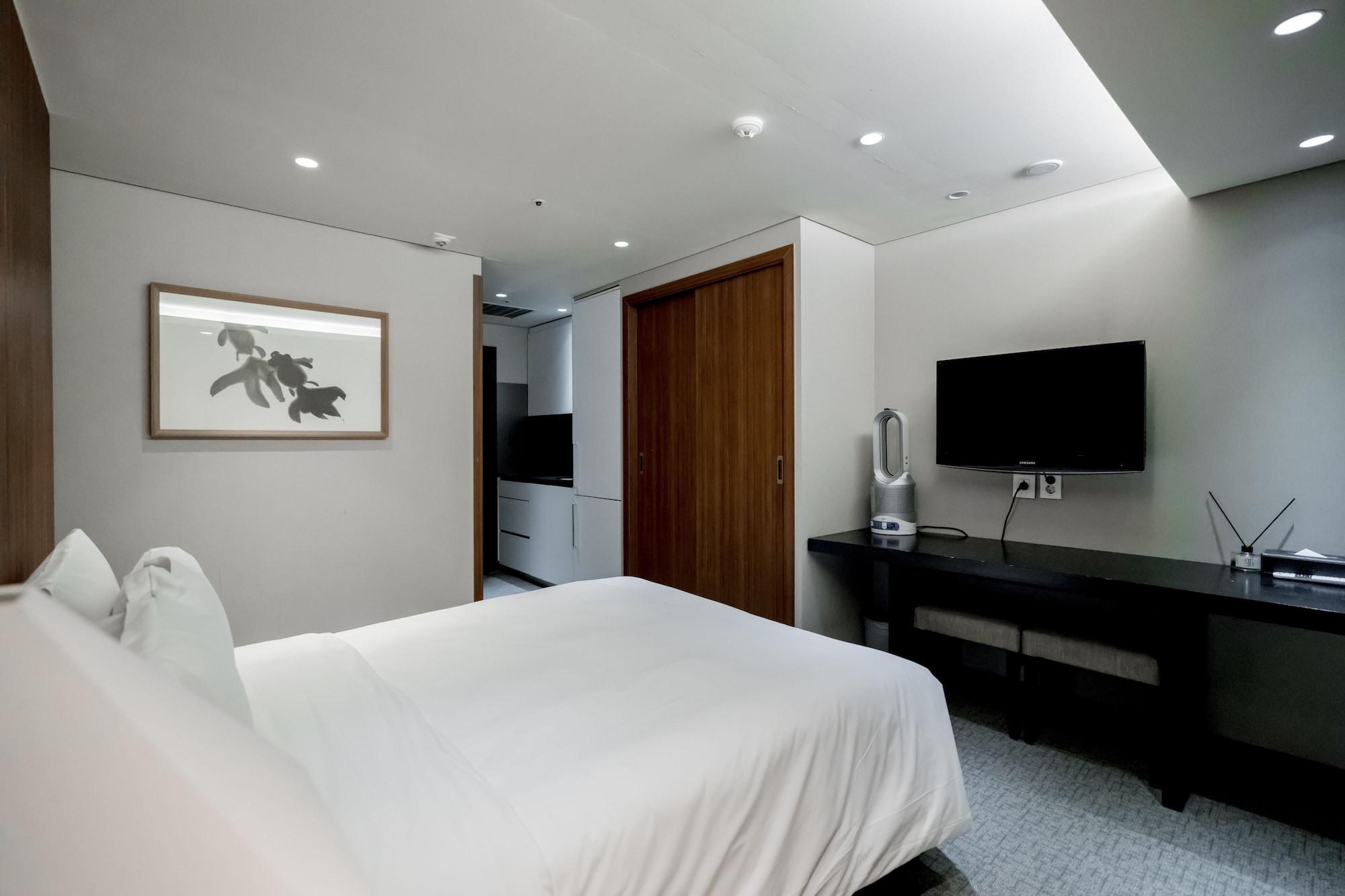 Hotel Oriens & Residences Myeongdong 3*