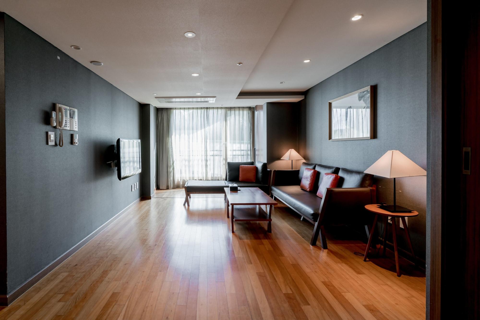 Hotel Oriens & Residences Myeongdong 3*