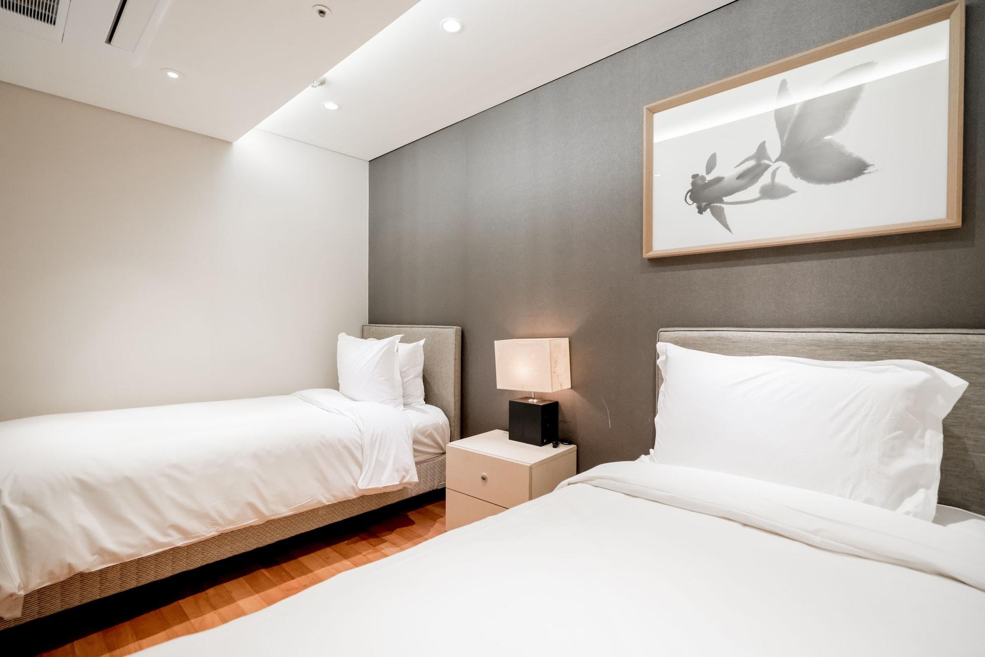 Hotel Oriens & Residences Myeongdong 3*