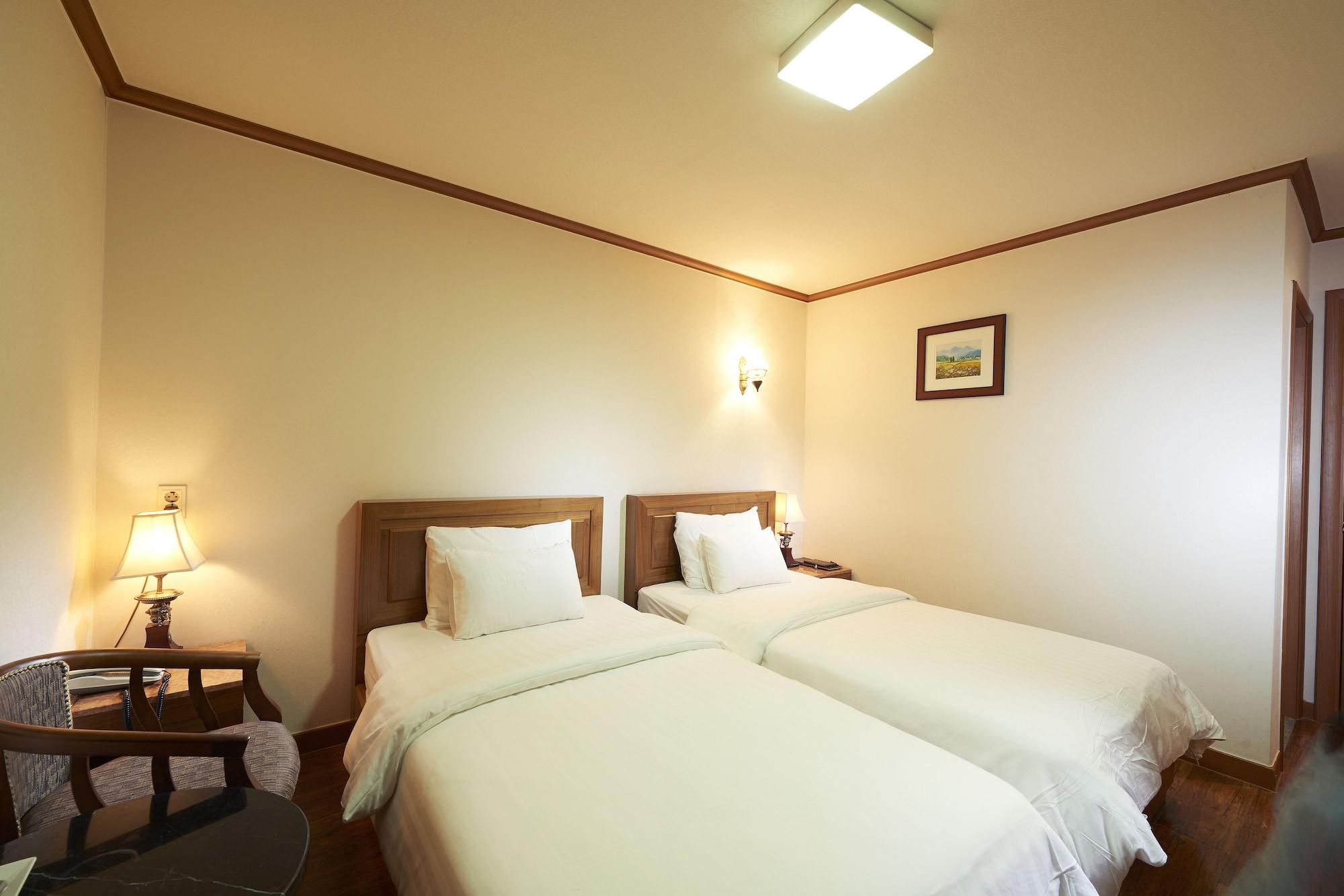 Noble Hotel 2*