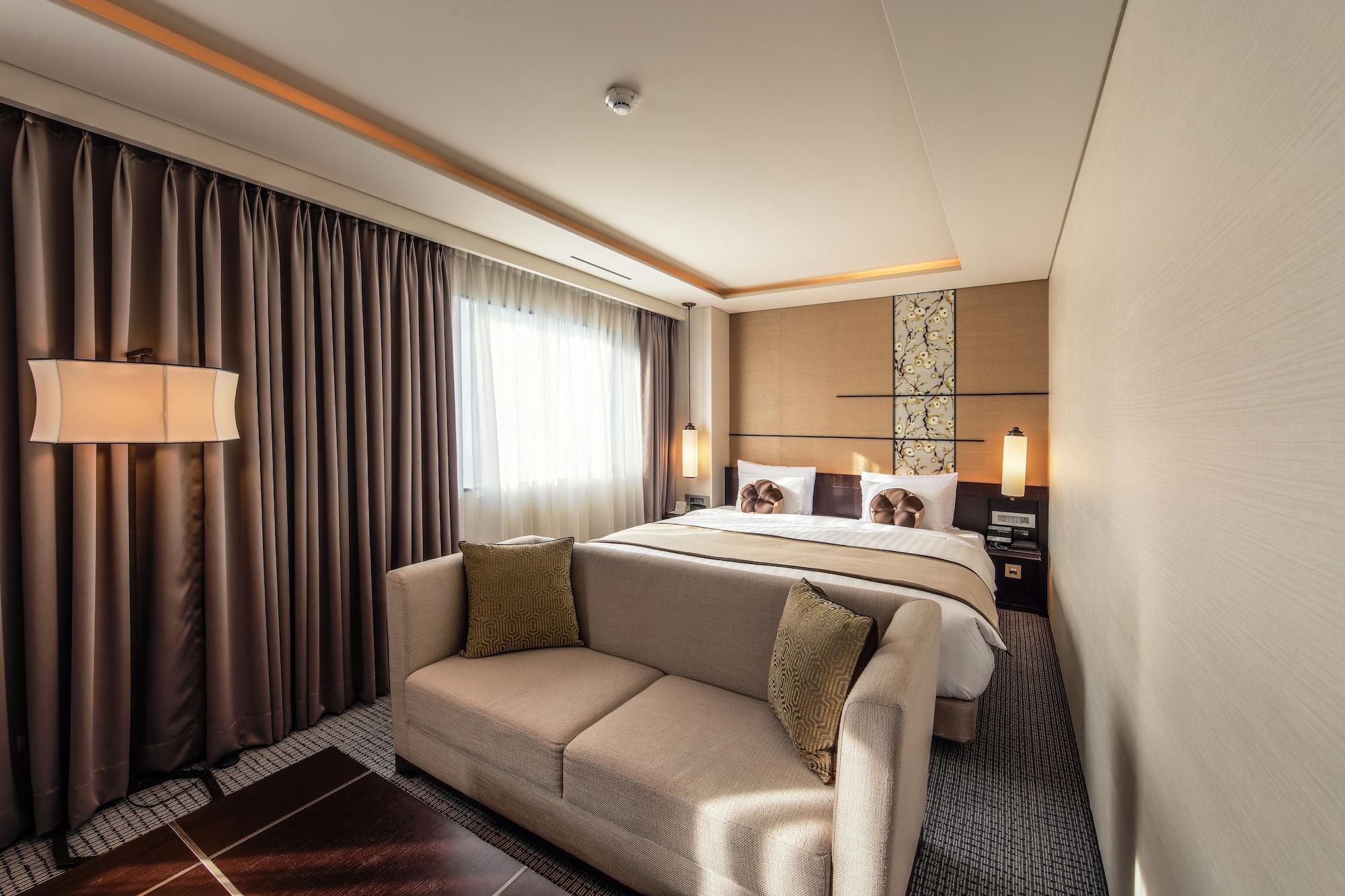 Royal 4*