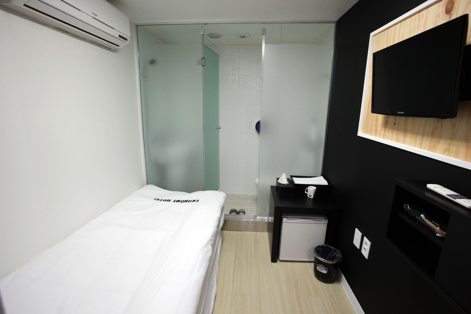 Hostel Ekonomy Myeongdong Premier