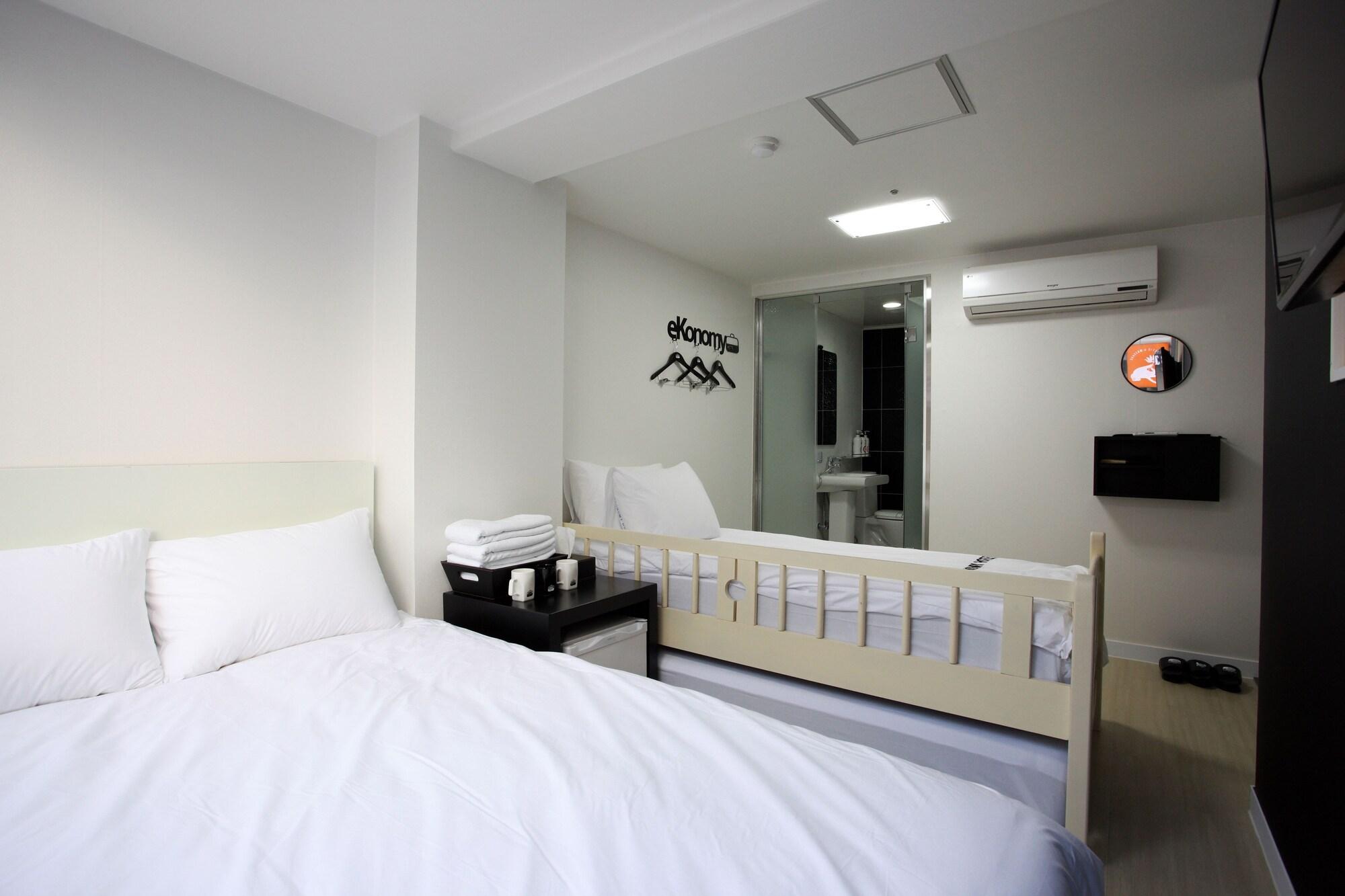 Hostel Ekonomy Myeongdong Premier *