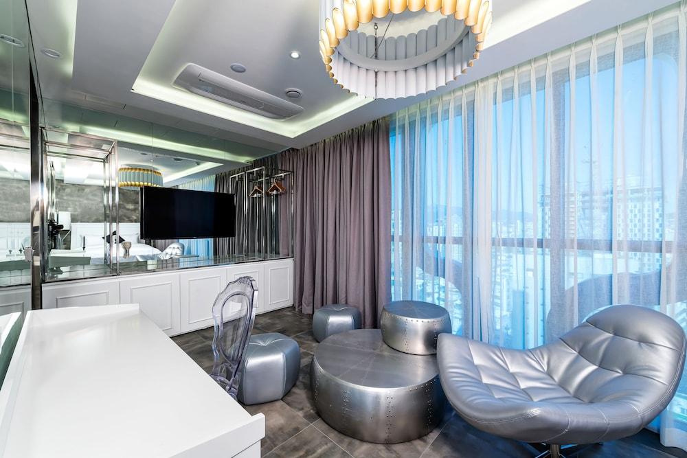 The Designers Ddp Hotel