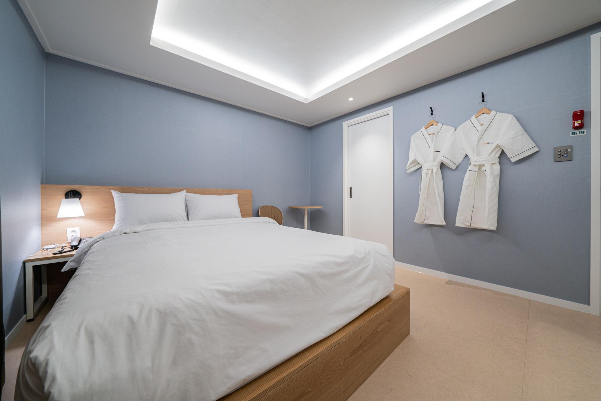 At Motel Seoul