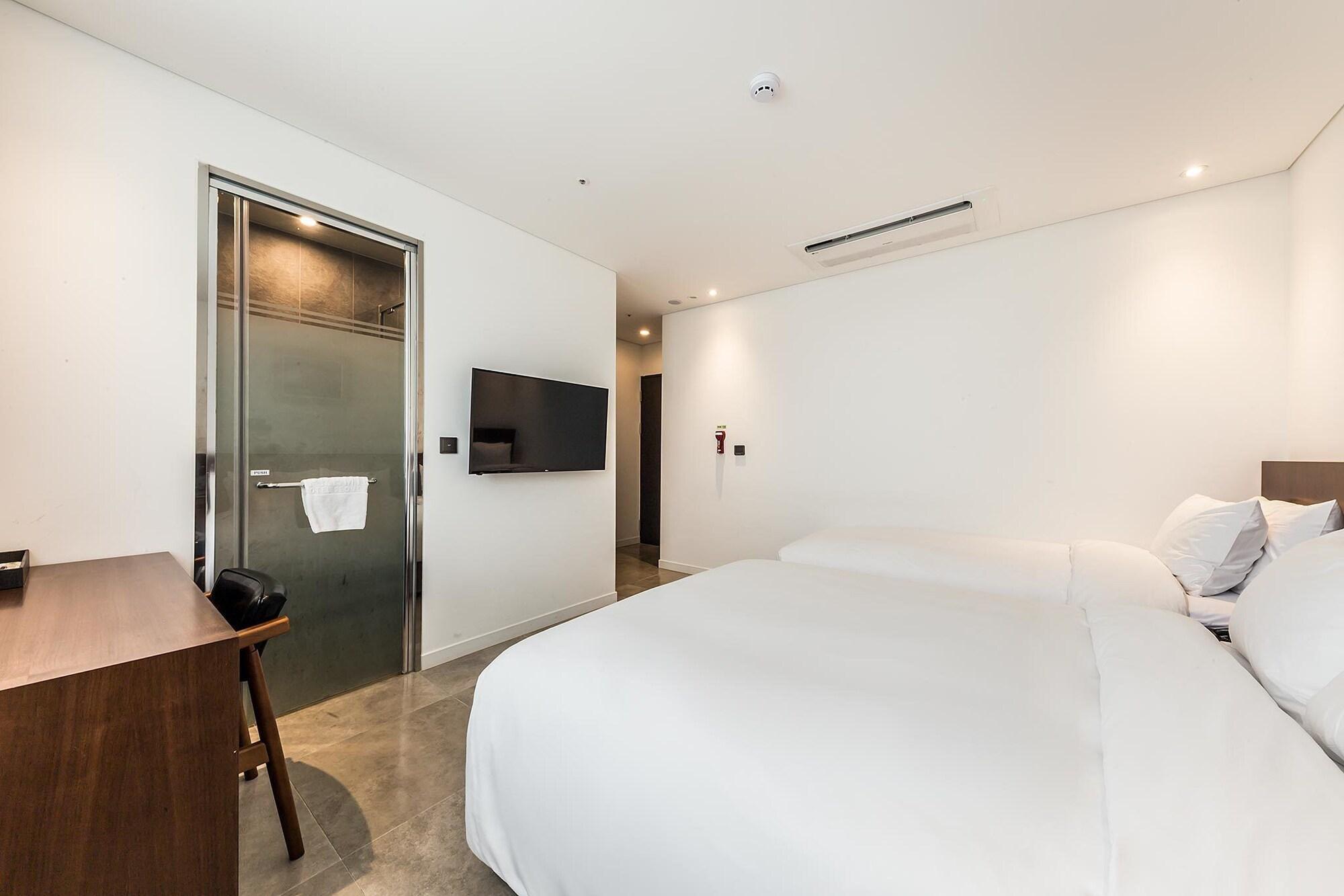 Cs Premier Hotel 3*