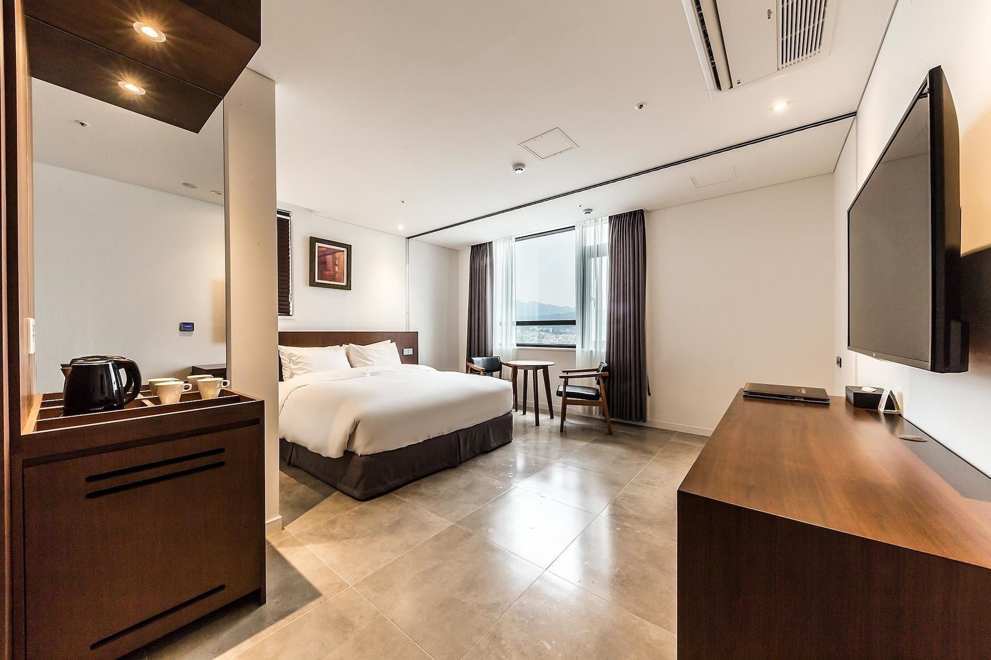Cs Premier Hotel 3*