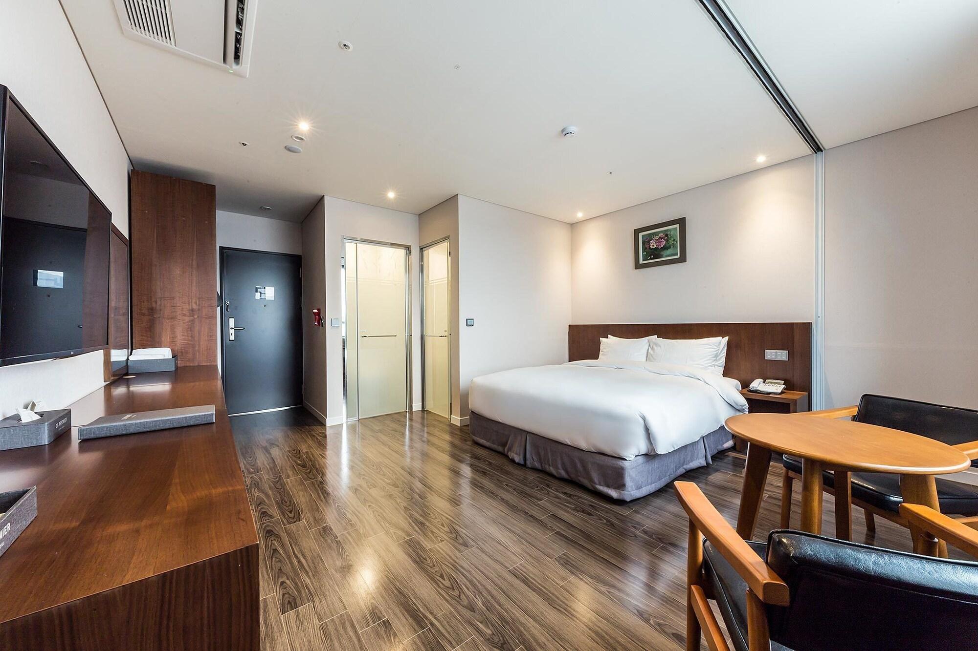 Hotel Cs Premier 3*