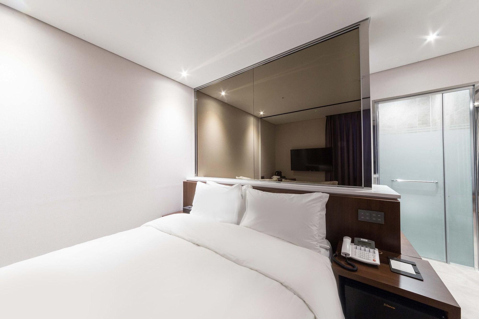 Cs Premier Hotel 3*
